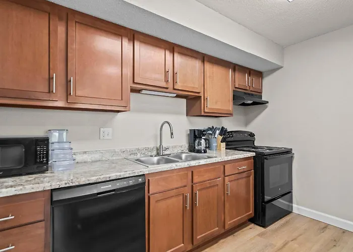 Newly Renovated Unit In Spfld #103 * Springfield
